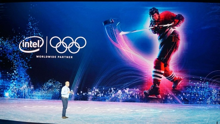 刚刚,Intel 拿出了 CES 历届最精彩演出,没有之一 | CES 2018