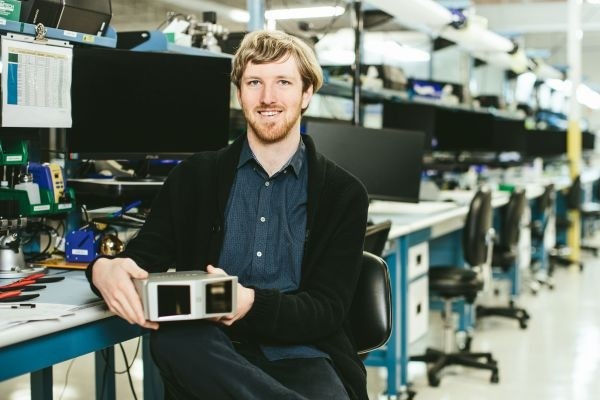 这才叫青年才俊,讲讲 23 岁的 Russell 和 Luminar LiDAR 的那些事