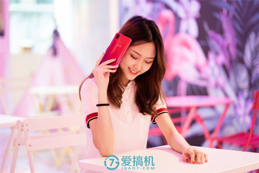 小姐姐的美颜神器 vivo X23魅影紫图赏